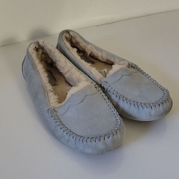 UGG Gray Slippers    - Picture 5 of 9
